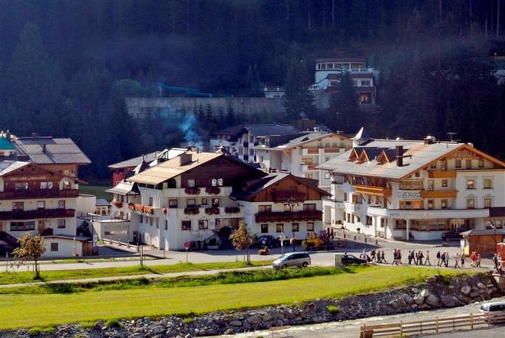 Hotel Kristall B&B Ишгль Экстерьер фото