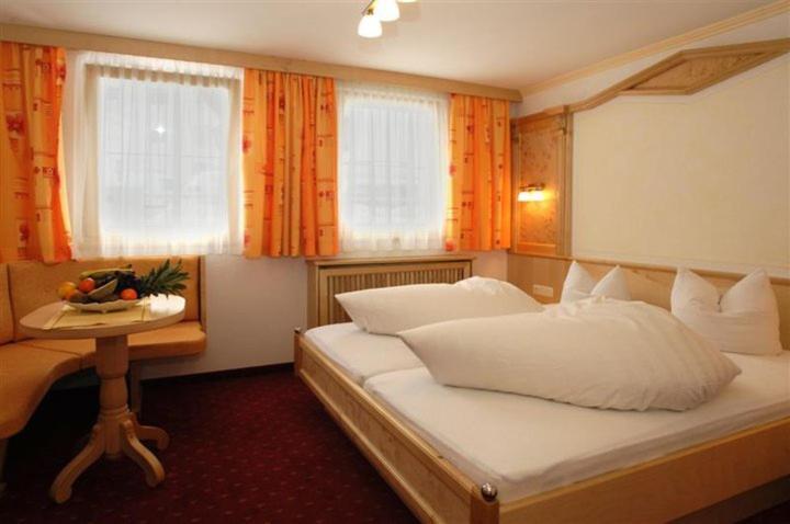 Hotel Kristall B&B Ишгль Экстерьер фото